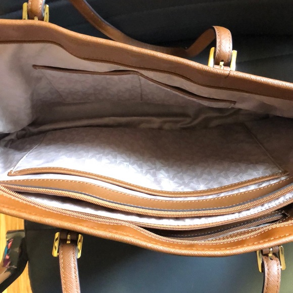 Michael Kors Jetset Tote - Picture 3 of 4